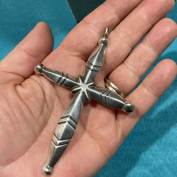 Vintage Nellie Tso Silver Cross - Picture 4 of 4
